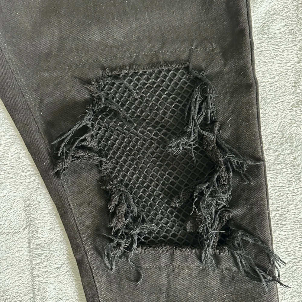 Black ripped jeans with detail - Picture 4 of 6